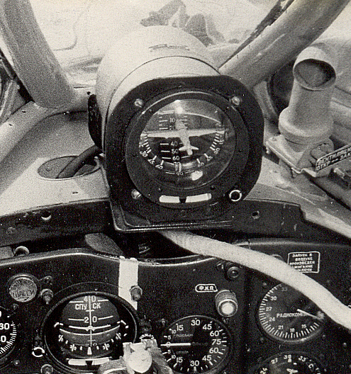 Указатель авиагоризонта УАГ-1 на самолёте МиГ-15 УТИ