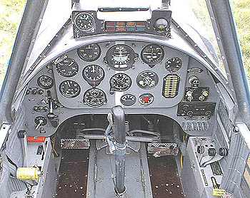 Передняя кабина самолёта Як-52