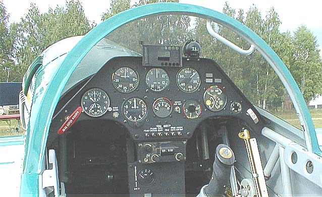 Кабина самолёта Су-26