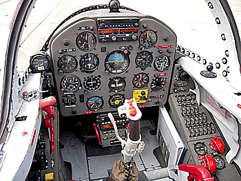 Передняя кабина самолёта TS-11 Искра